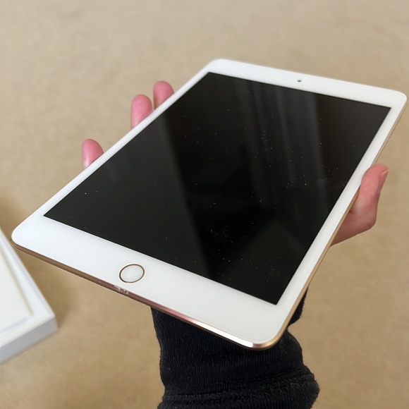 iPad mini4 本体 16GB ゴールド iPad mini 4 Wi-Fi 16GB Gold ゴールド iPad 16GB 0 Video (Wi-Fi+